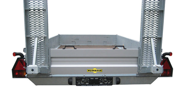 Paroi enfichable aluminium sur toute la largeur devant les madriers